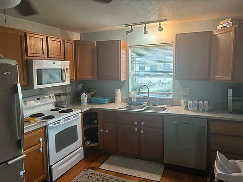 12 Lee St Photo 1