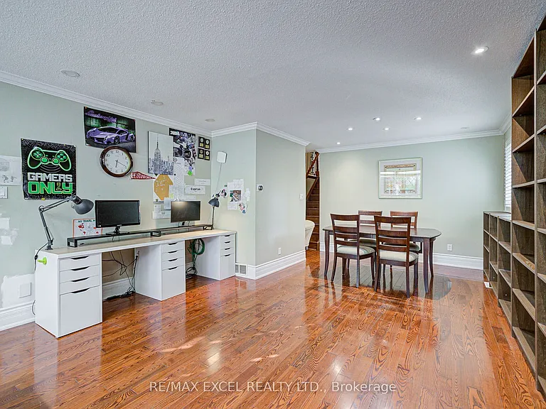 108 Babcombe Dr — Photo 8