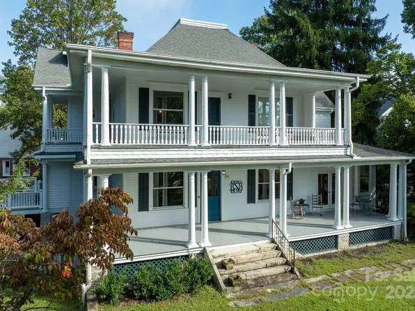 705 4th Ave W, Hendersonville, NC 28739