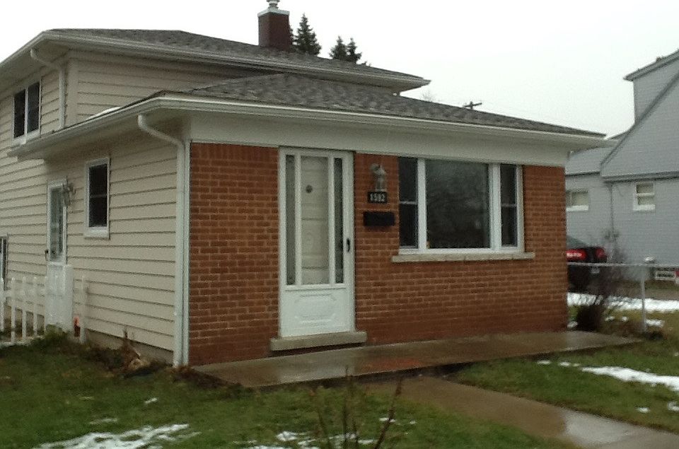 1st image of 1592 Dee St