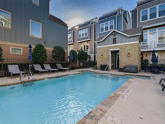 3rd image of 742 N Shepherd Dr
