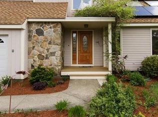 108 Rolling Meadow Dr, Holliston, MA 01746