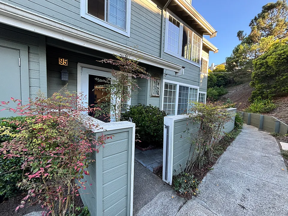 95 Cityview Dr