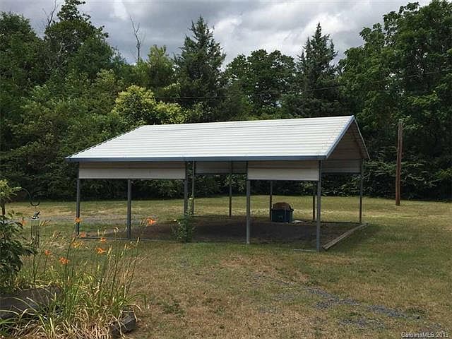 2nd image of 424 Eagle Springs Rd