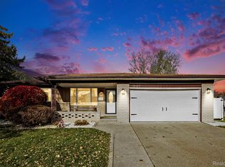 30680 Manor Dr, Madison Heights, MI 48071
