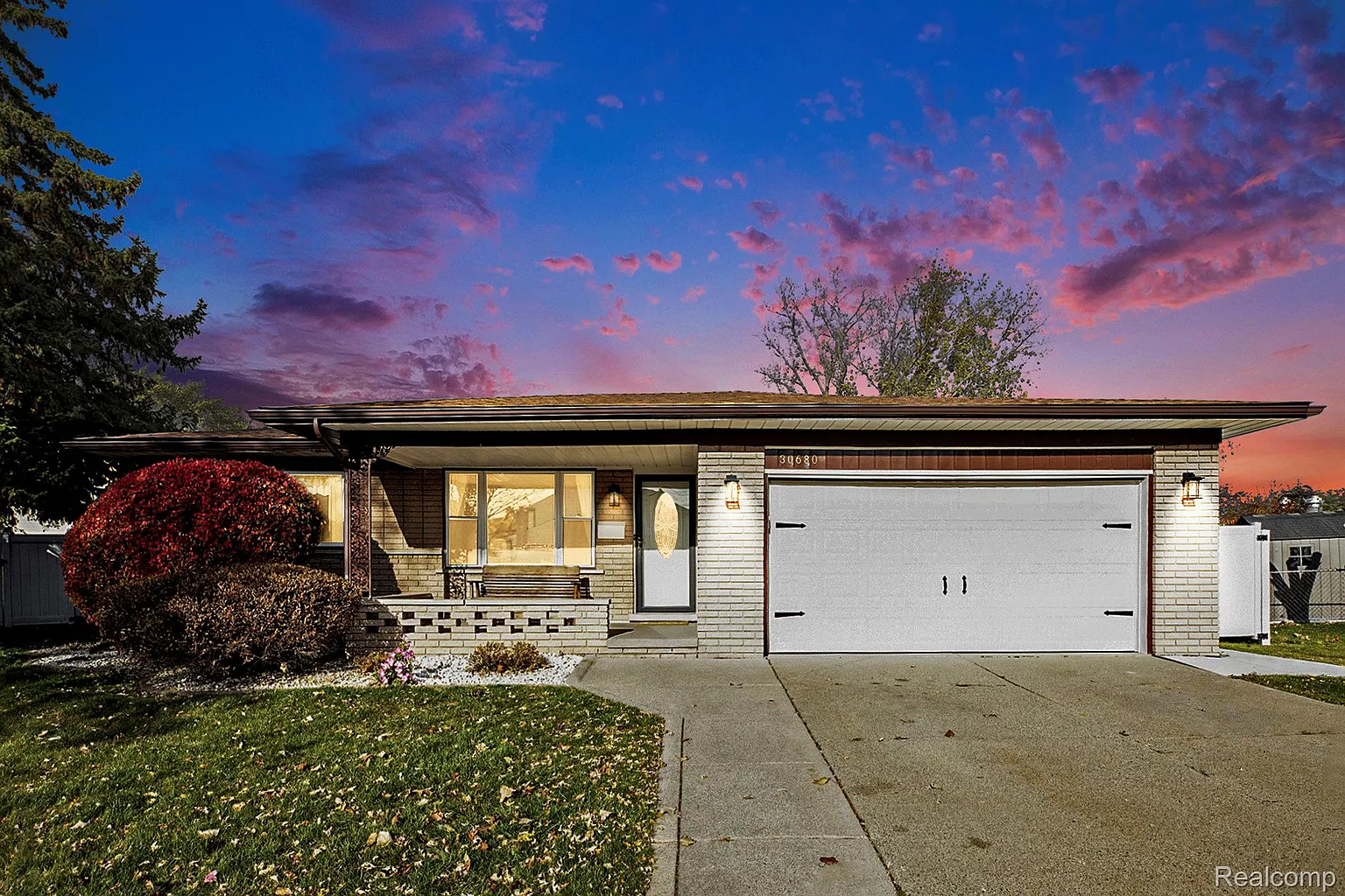 30680 Manor Dr photo 1