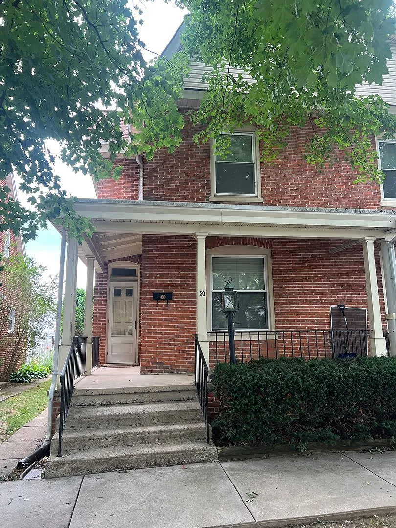 Newly remodeled 3 bedroom home in fantastic Carlisle Neighborhood — Photo 1