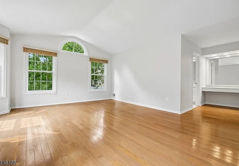 85 Laurelwood Ct — Photo 19
