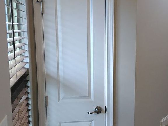 3rd image of 206 Park Meadows Dr