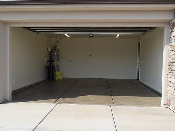 4th image of 2561 E Desert Cliff Dr