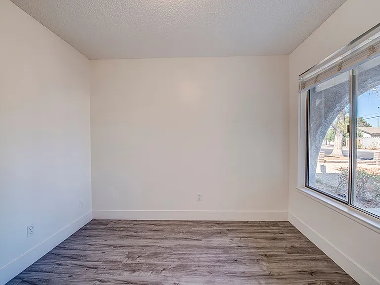 5461 Palmyra Ave — Photo 29