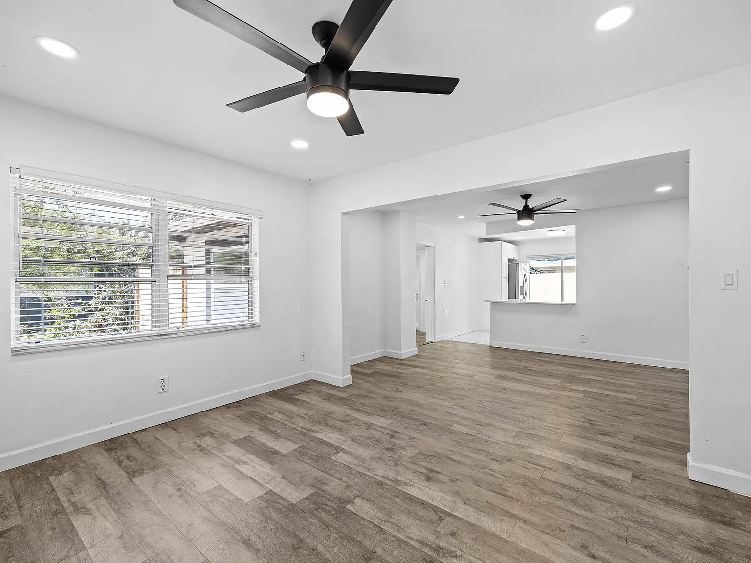 4 bed, 2.5 bath, 1420 sqft, $2,900 — Photo 2