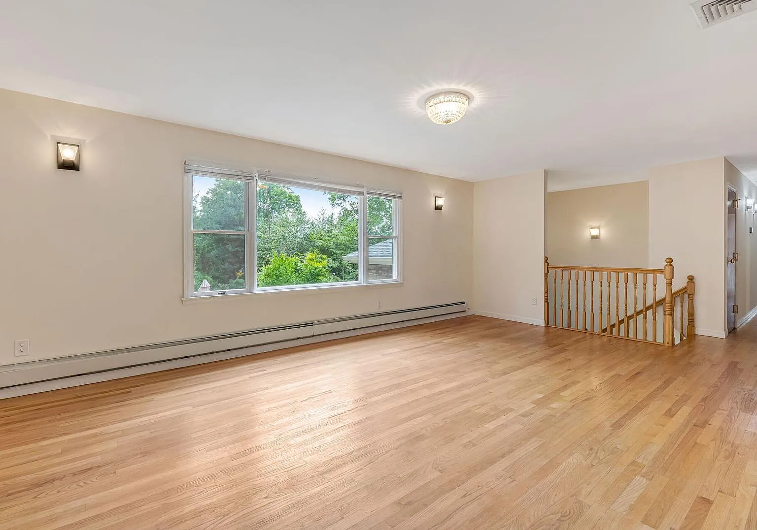 5 bed, 2492 sqft, $6,600 — Photo 3