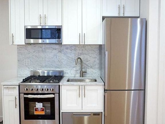 4th image of 310 12th St APT 8