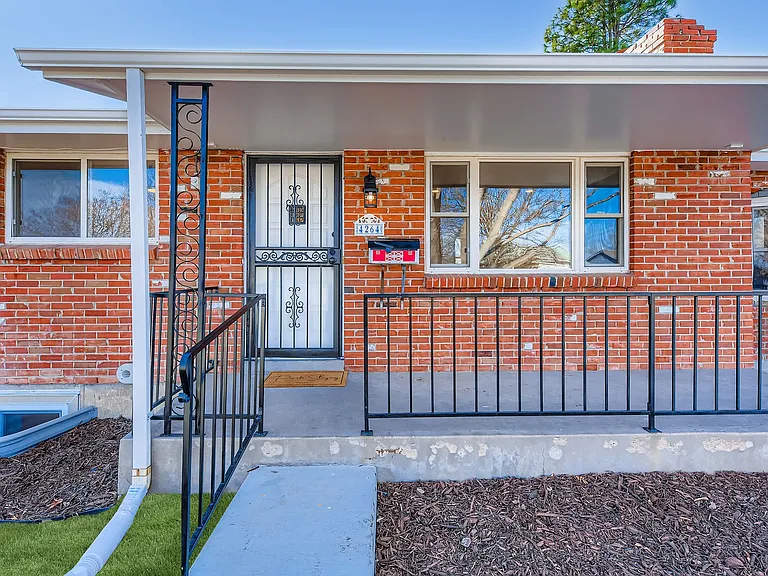 4264 W Radcliff Ave — Photo 12