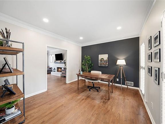 4th image of 2825 Pine St