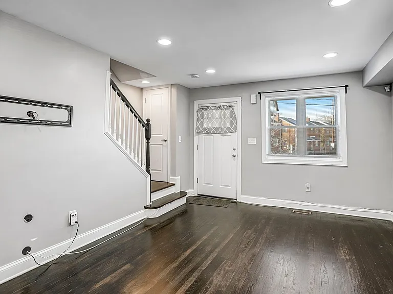 812 Burns St SE — Photo 4