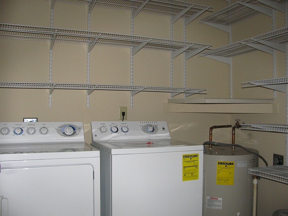 2nd image of 600 S Main St APT 204