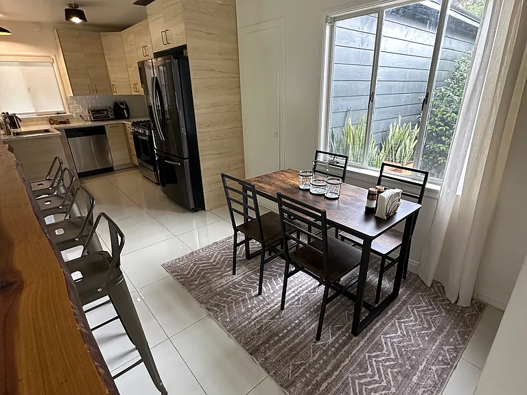 6752 Mulholland Dr — Photo 28