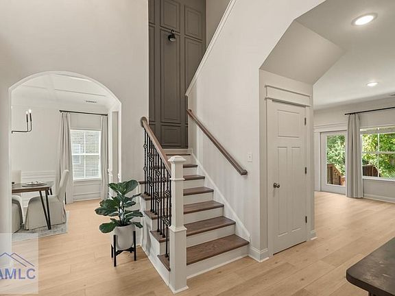 4th image of 47 Waverly Ln