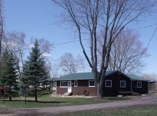 E11988 Side Rd, Baraboo, WI 53913