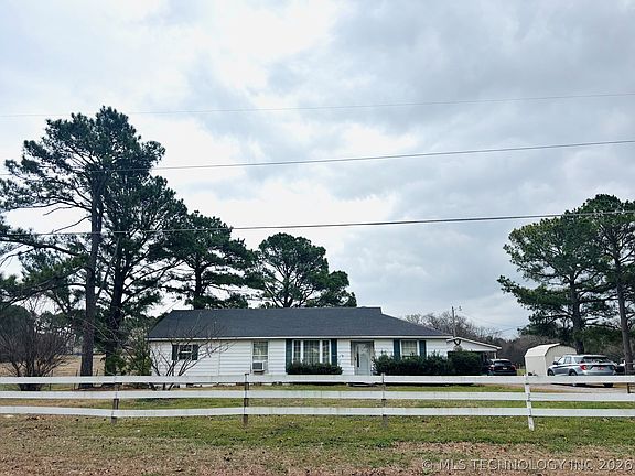 3rd image of 918 Harvey Rd