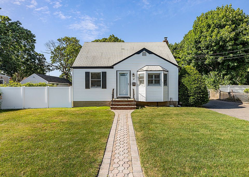 Open House: Sat 8/6:11-1pm