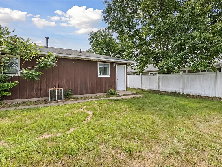 210 Morrill St — Photo 30