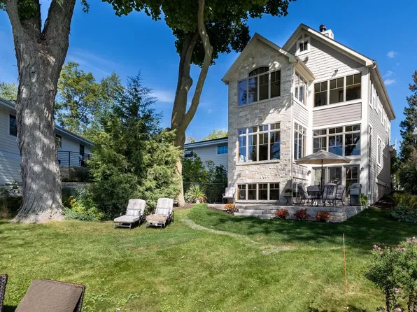 5648 West Lake DRIVE, West Bend, WI 53095