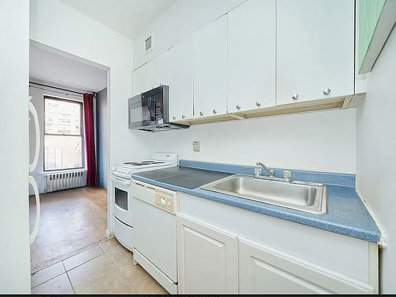 5th image of 335 W 43rd St #5CC