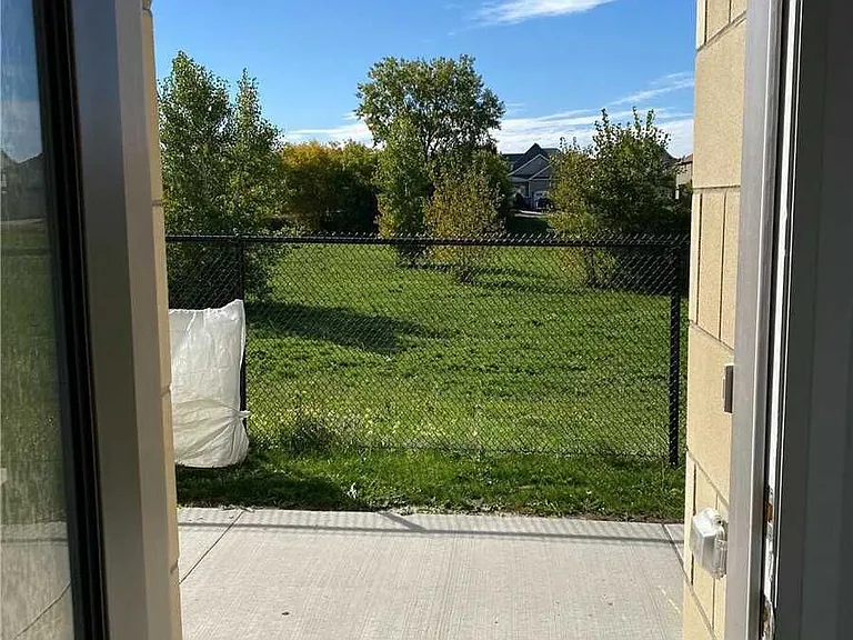 8 McClarys Way — Photo 3