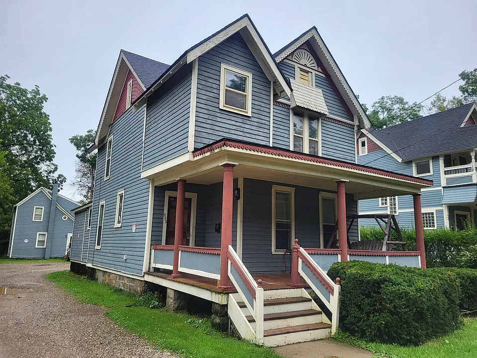 306 Douglas Ave #2