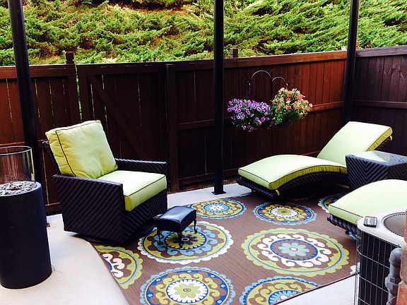 Private backyard patio!