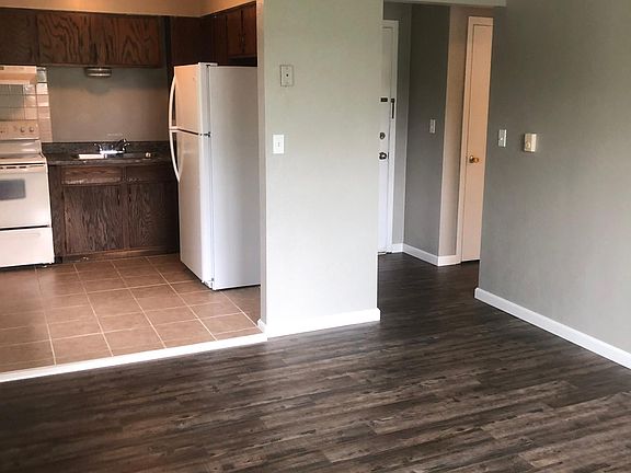 4th image of 531 E Elm St APT 4