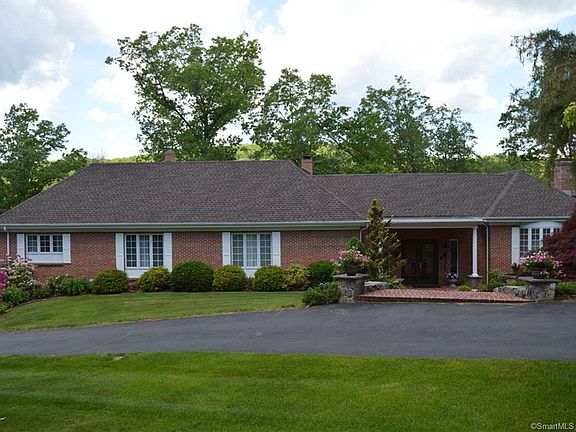 3rd image of 20 Hidden Brook Dr