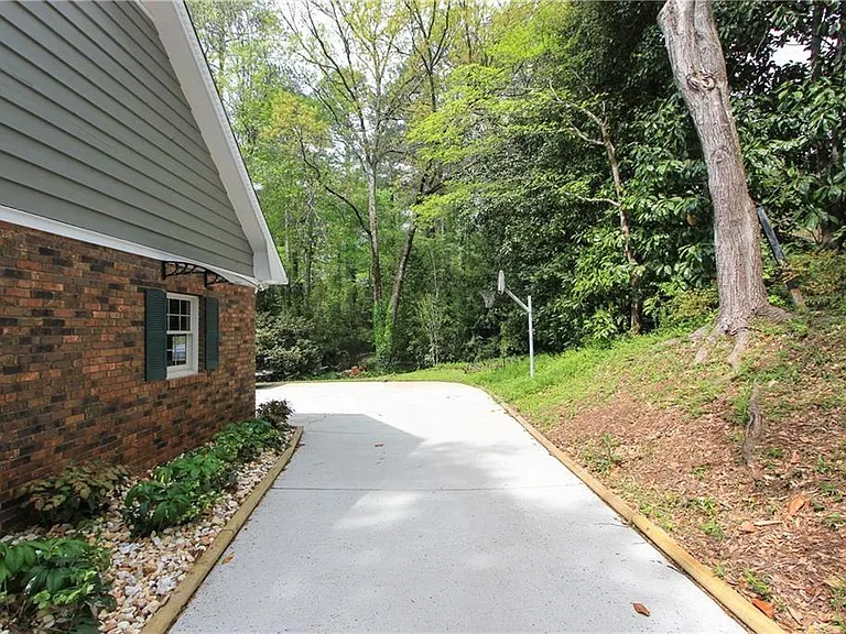 1365 Timberland Dr SE — Photo 42