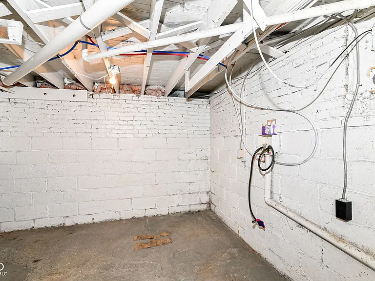 3043 Broadway St — Photo 28