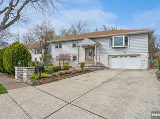 71 Ray Ave, Leonia, NJ 07605