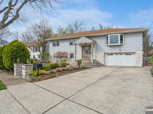 71 Ray Ave, Leonia, NJ 07605