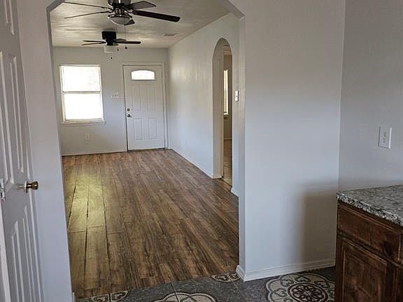 4th image of 2902 Wipprecht St #2912