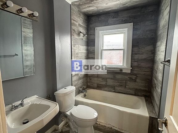 4th image of 814 N Elmer St