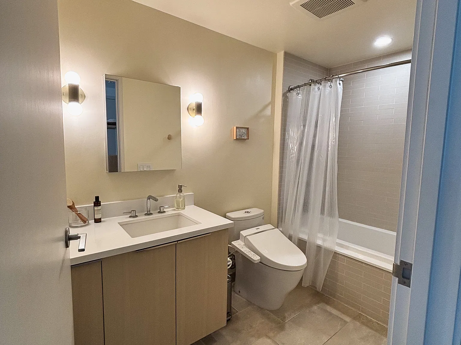Studio, 433 sqft, $3,200 — Photo 3