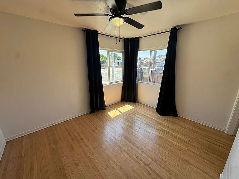 688 Taft Ave — Photo 9