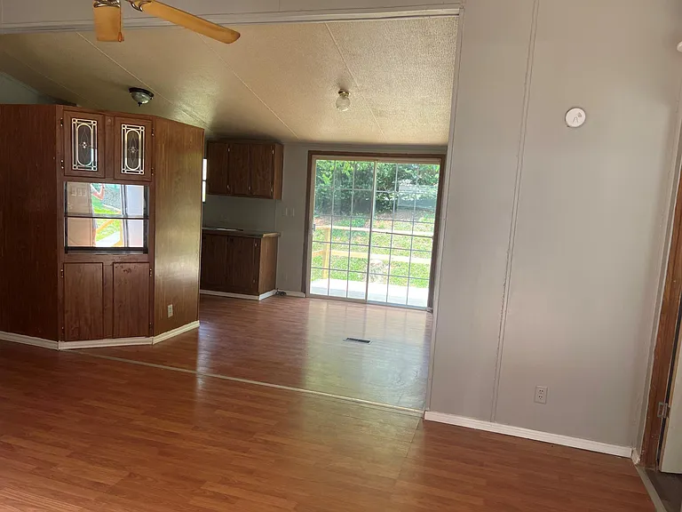 201 Ivycrest St — Photo 2