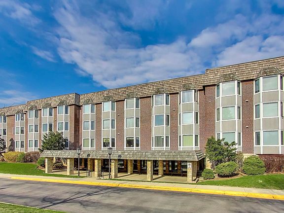 3rd image of 400 Ascot Dr APT 1M