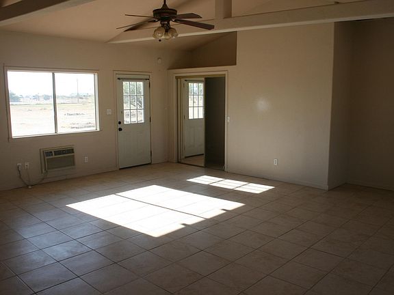 Game room or 3rd bedroom. Over 500 sq ft.