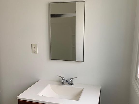 3rd image of 1015 E Ocean Blvd Unit 10