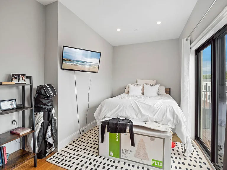 9 Ward St S #1 — Photo 8