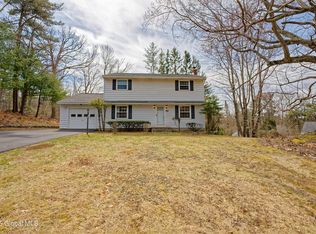 38 Weston Dr, Clifton Park, NY 12065