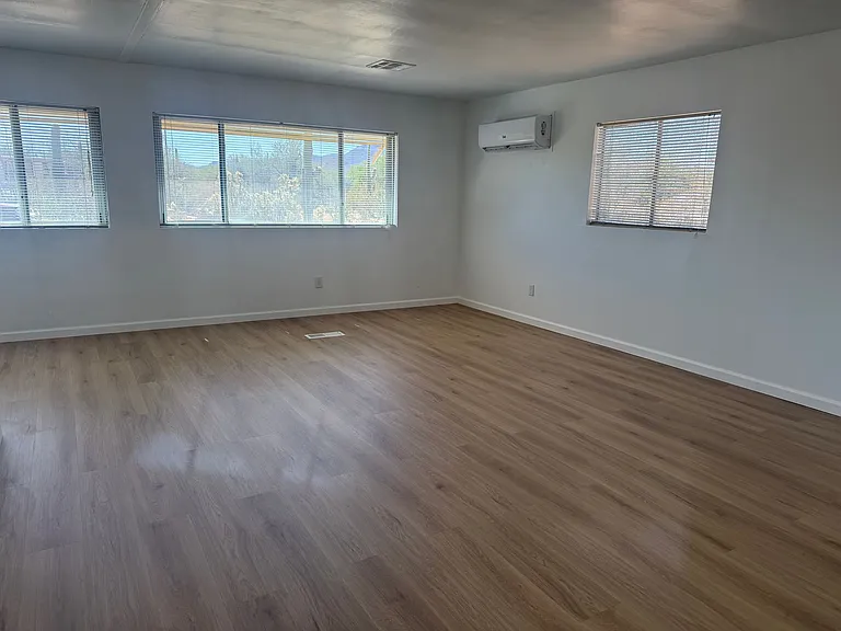 6820 N Blue Blvd — Photo 5